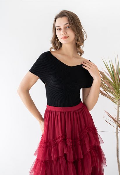 V-Neck Short-Sleeve Fitted Knit Top in Black