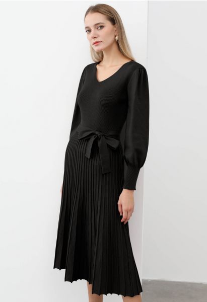 Captivating V-Neck Tie Waist Pleated Knit Dress in Black