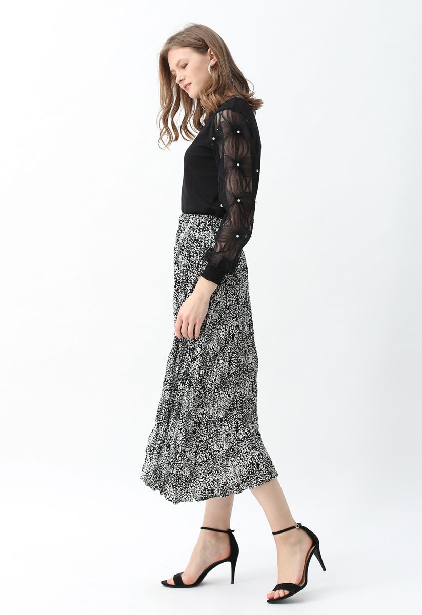 Leopard Print Pleated Midi Skirt in Black