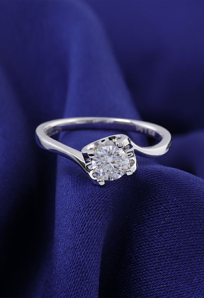 Irregular Edge Moissanite Diamond Ring