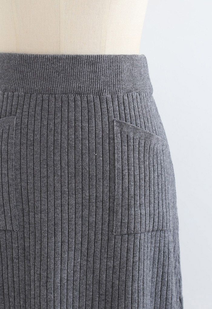 Two Patched Pockets Knit Skirt in Grey