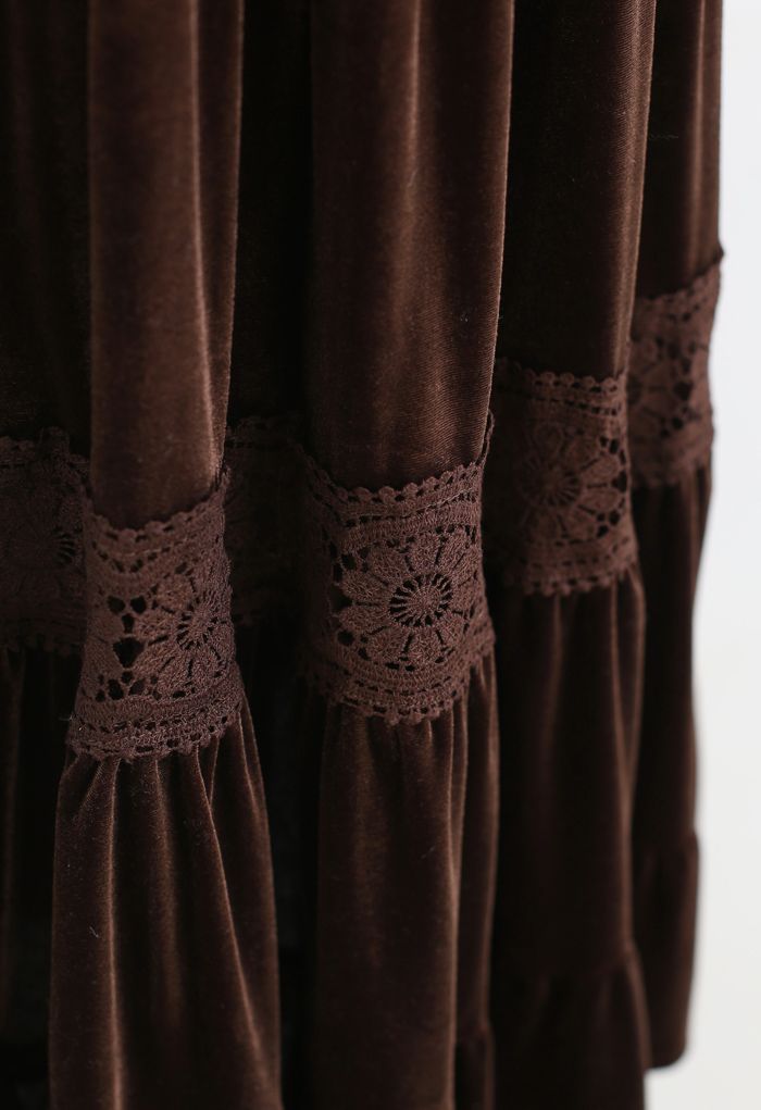 Velvet Crochet Spliced Pleated Skirt in Brown