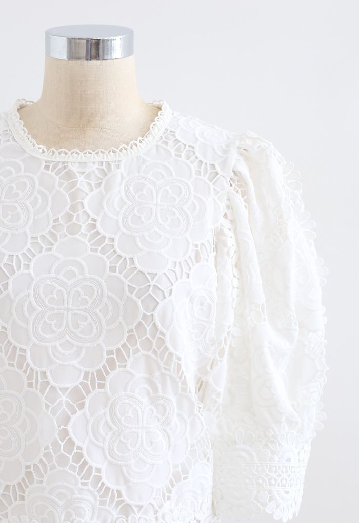 Blooming Flowers Crochet Bubble Sleeves Top in White