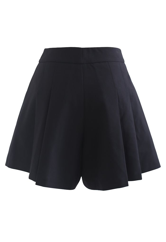 Side Pocket Pleated Shorts in Black