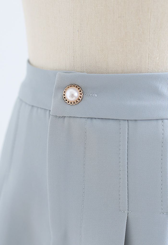 Side Pocket Pleated Shorts in Blue
