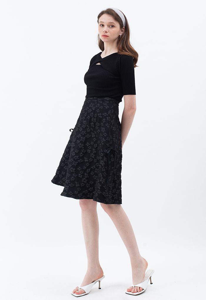 Dual-Use Twist Fitted Knit Top in Black