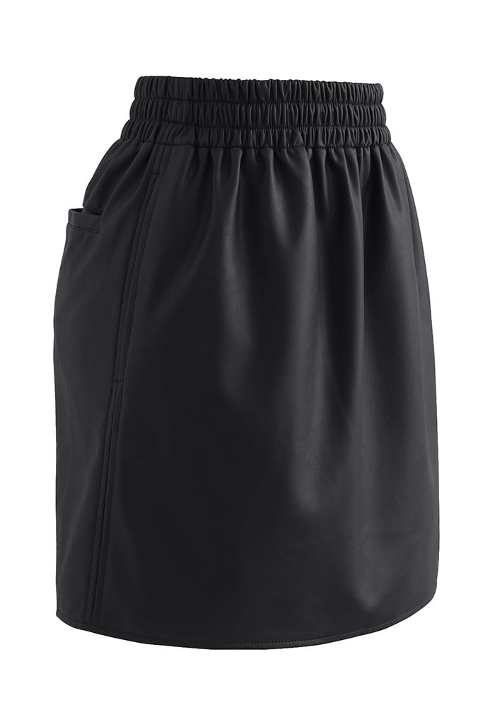 Side and Back Pocket Faux Leather Bud Skirt in Black