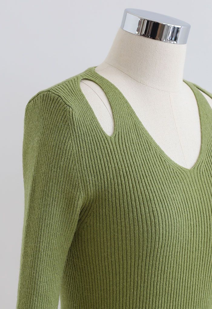 Cut Out Shoulder Fitted Knit Top in Green
