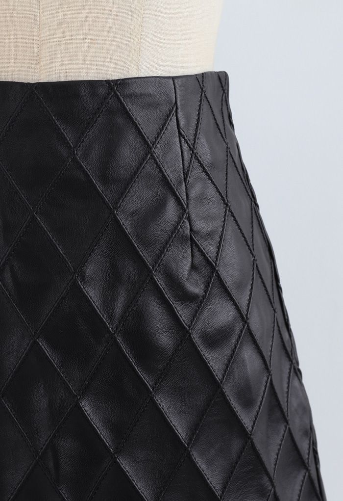 Diamond Textured Faux Leather Bud Skirt in Black