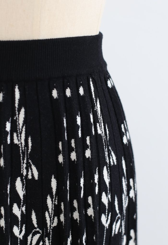 Floret Pleated Knit Midi Skirt in Black