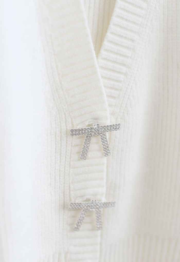 蝴蝶結胸針裝飾短款針織開衫-白色