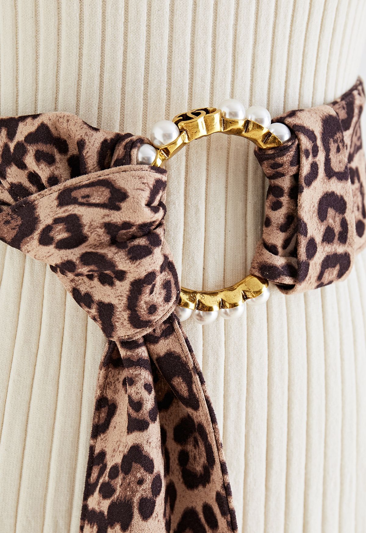 Pearl Trim O-Ring Velvet Belt in Leopard