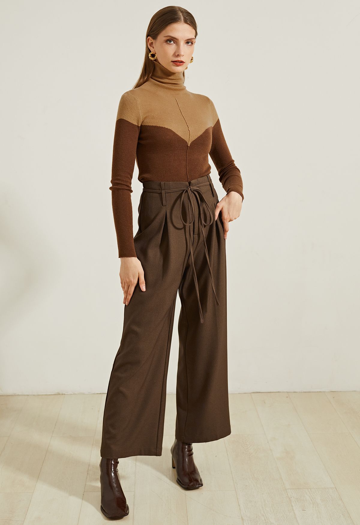 Turtleneck Two-Tone Fitted Knit Top in Brown