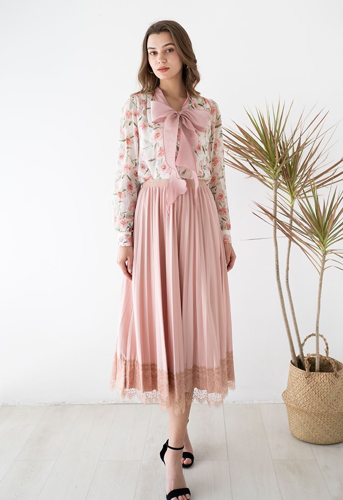 Lacy Raw-Cut Hem Pleated Skirt in Pink