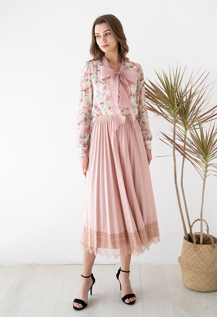 Lacy Raw-Cut Hem Pleated Skirt in Pink