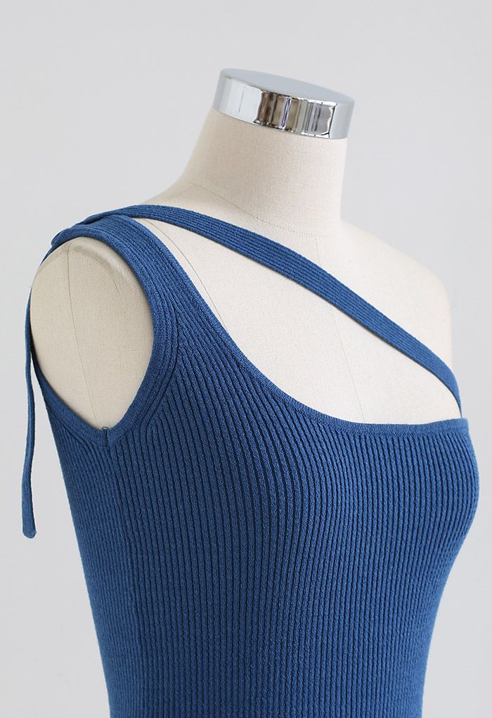 Button Strap One-Shoulder Knit Tank Top in Blue