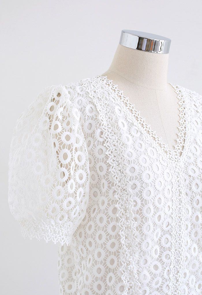 Bubble Full Crochet V-Neck Crop Top in White