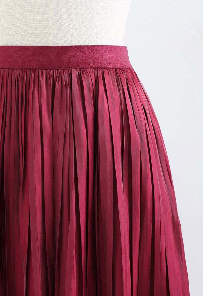 Glimmer Pleated Elastic Waist Midi Skirt in Red