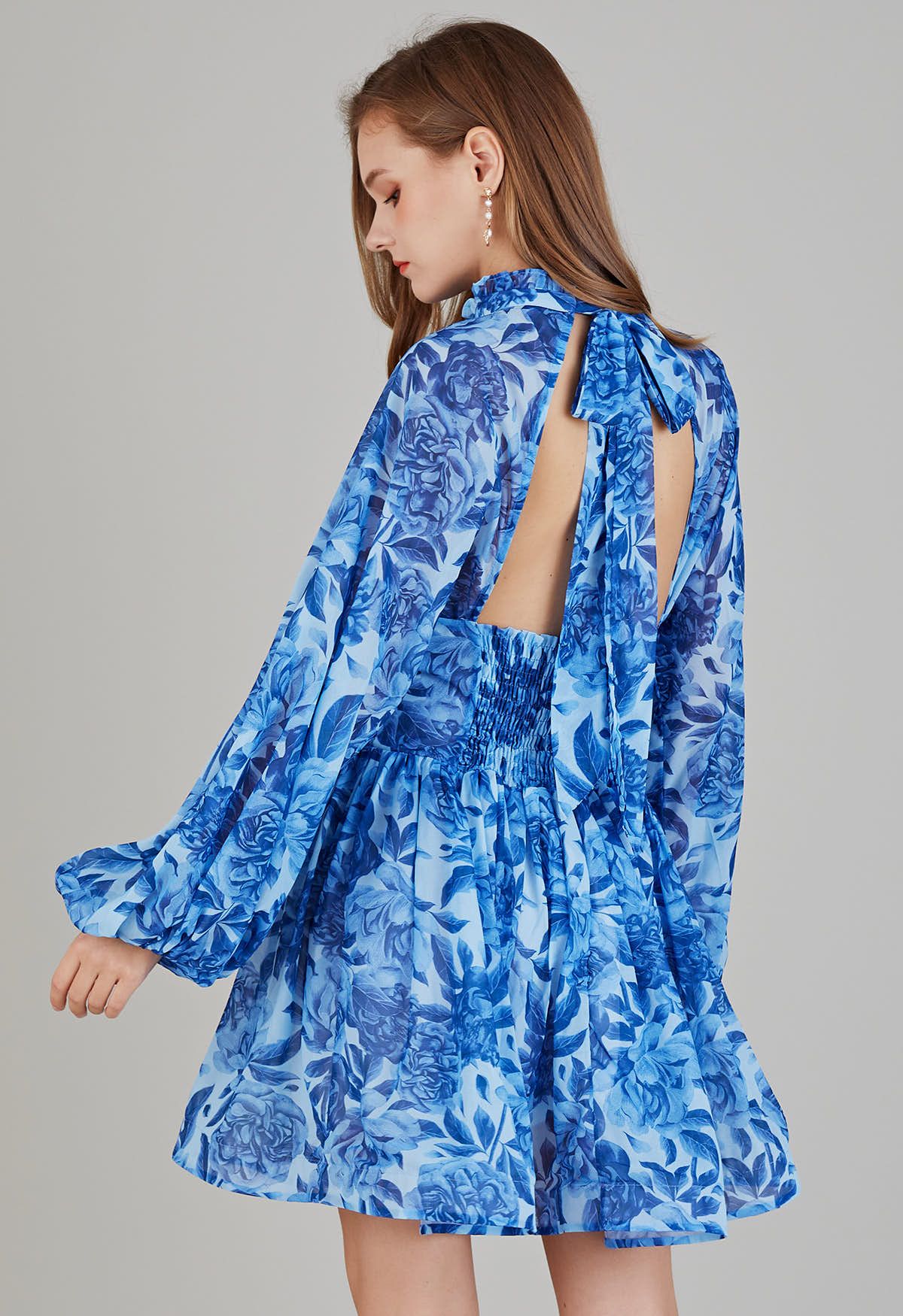 Cutout Back Floral Bubble Sleeve Frilling Dress in Blue