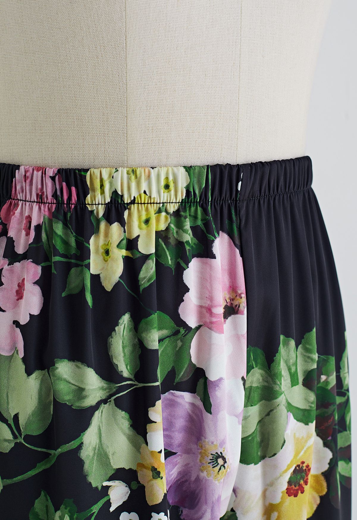 Various Flower Print Two-Piece Pajama Set in Black
