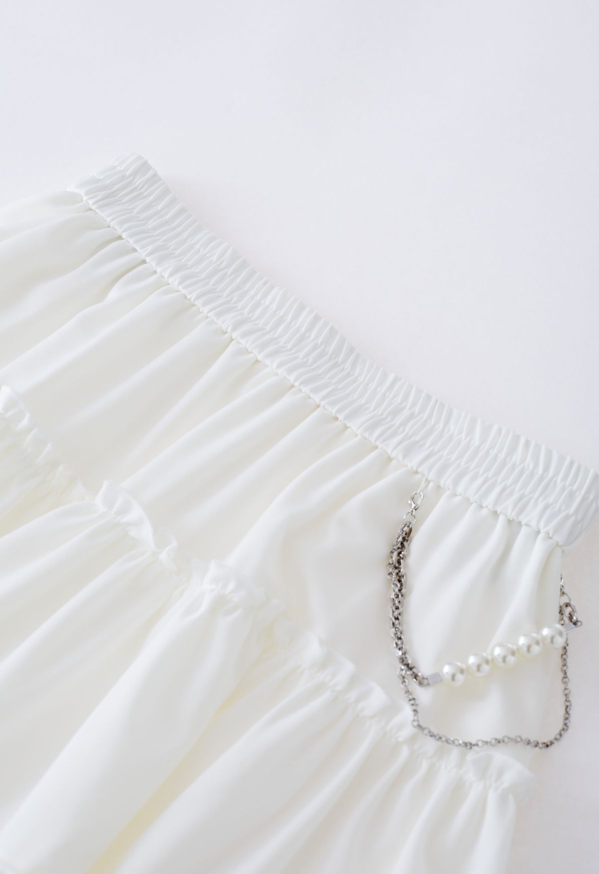 Pearl Chain Ruffle Detail Frilling Skirt in White