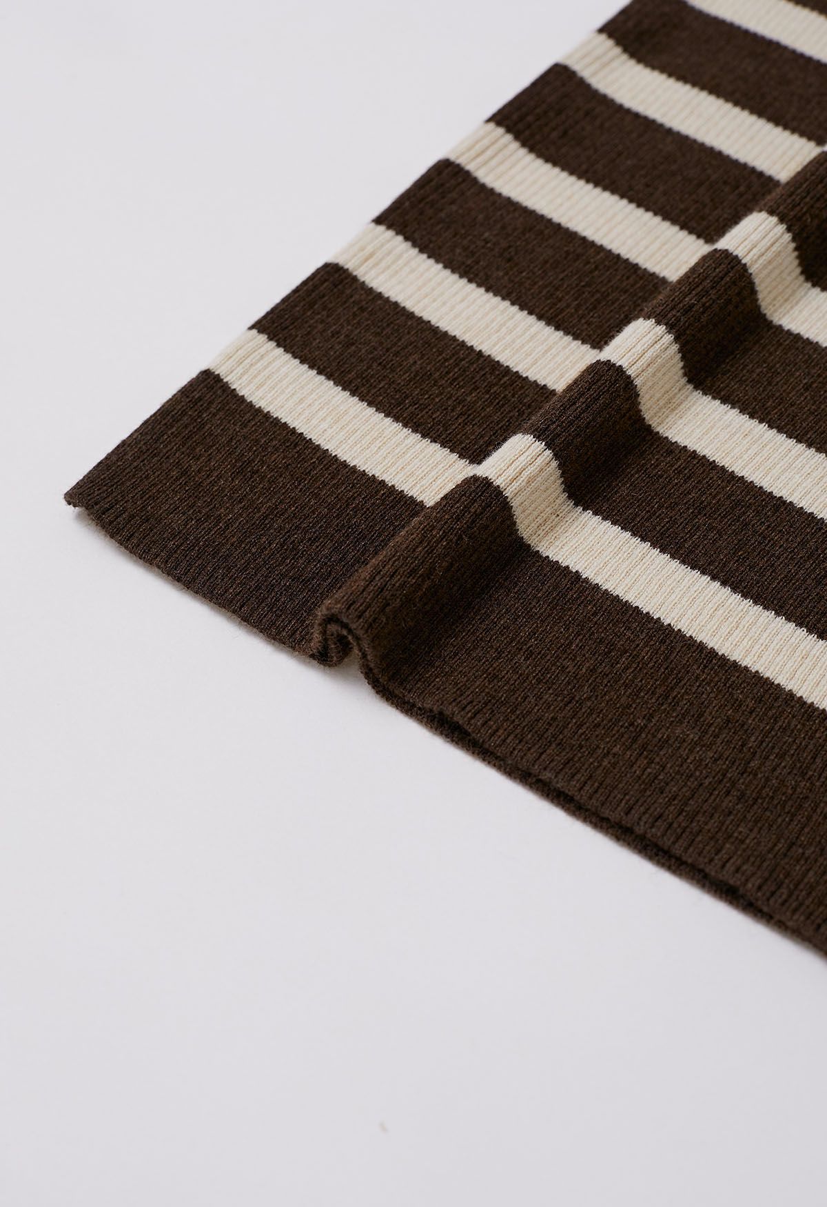 Contrast Stripe Sleeveless Knit Top in Brown