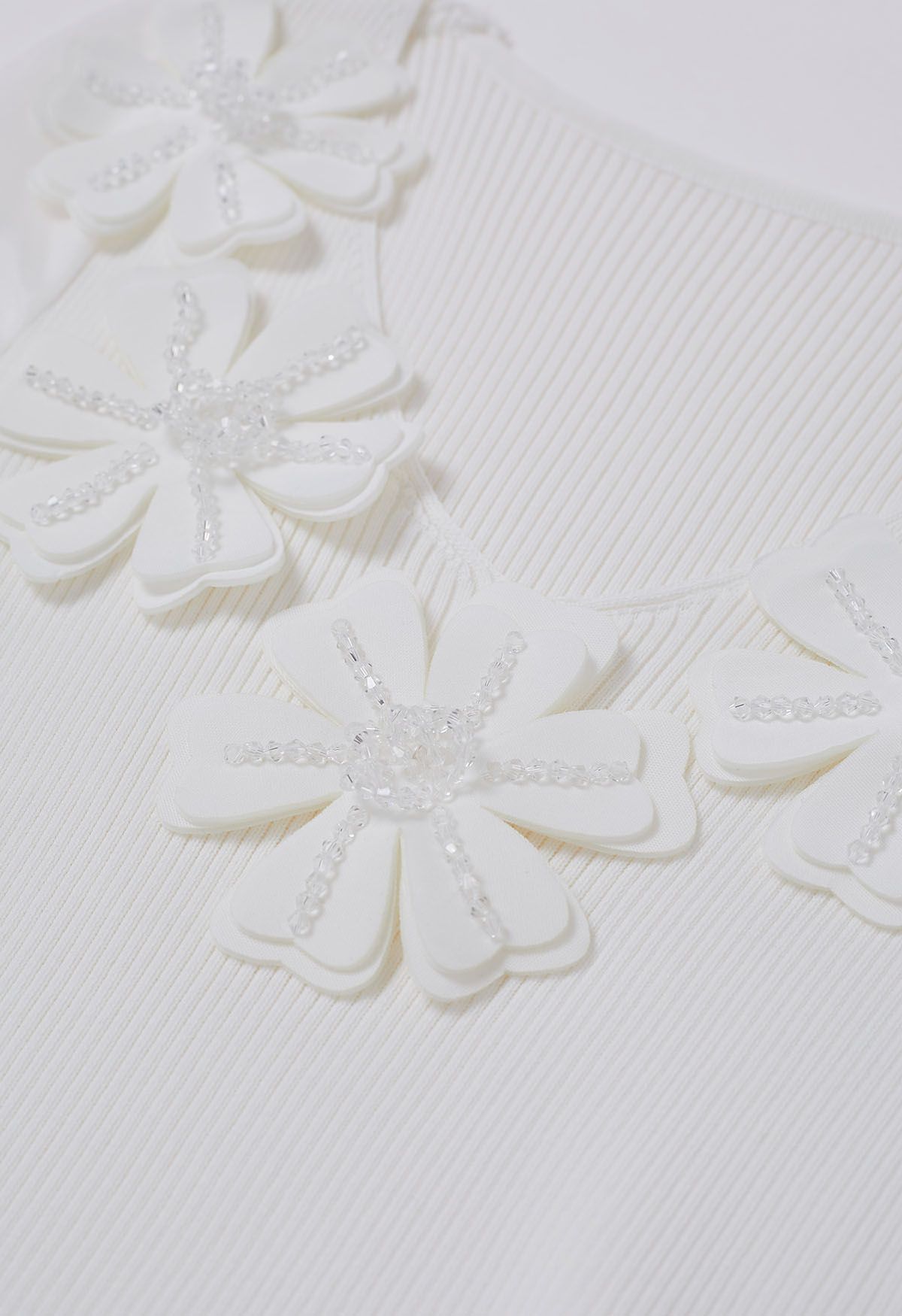 Beaded Flower V-Neck Bubble Sleeve Spliced Knit Top in White