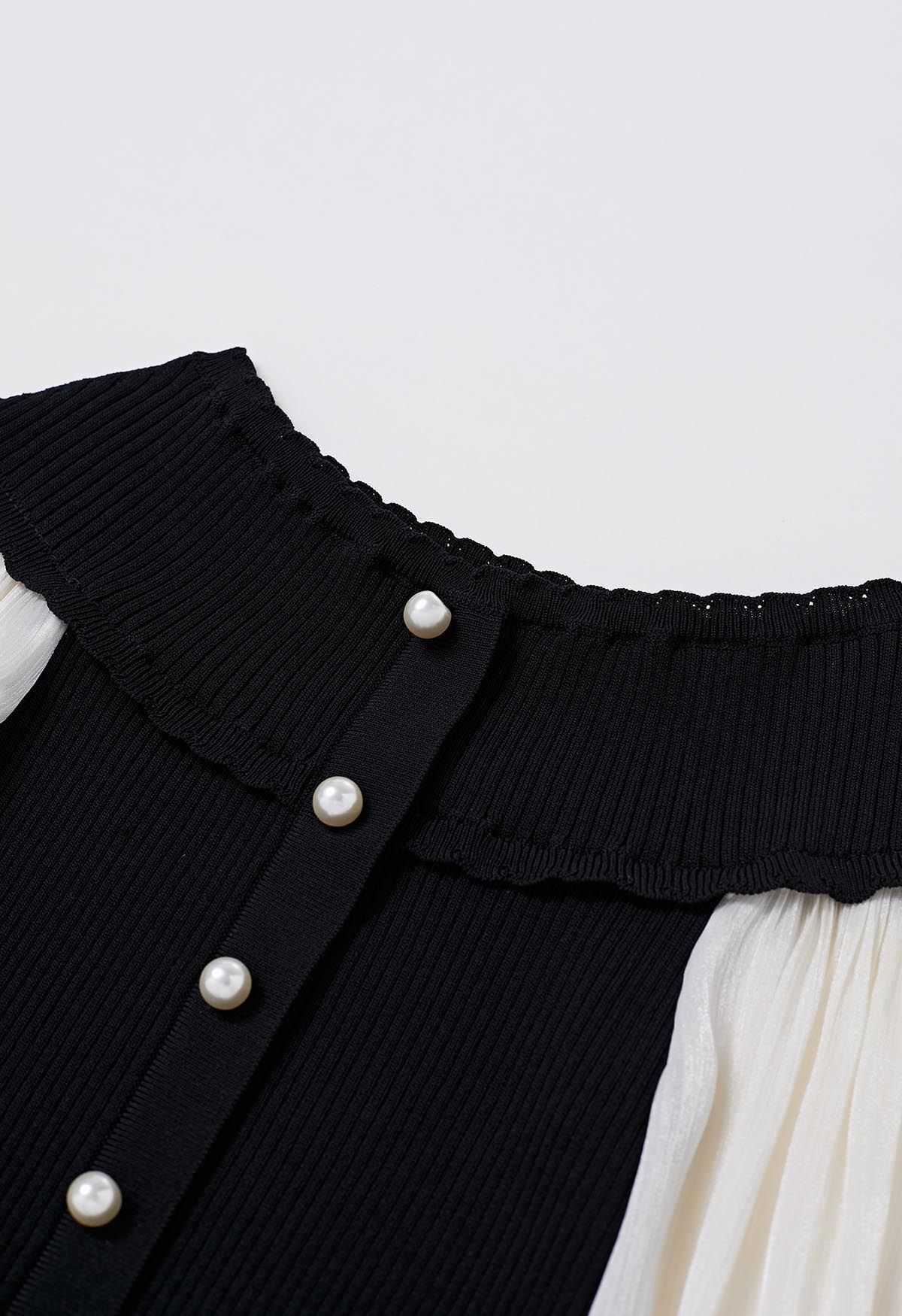 Off-Shoulder Organza Sleeves Spliced Crop Top in Black