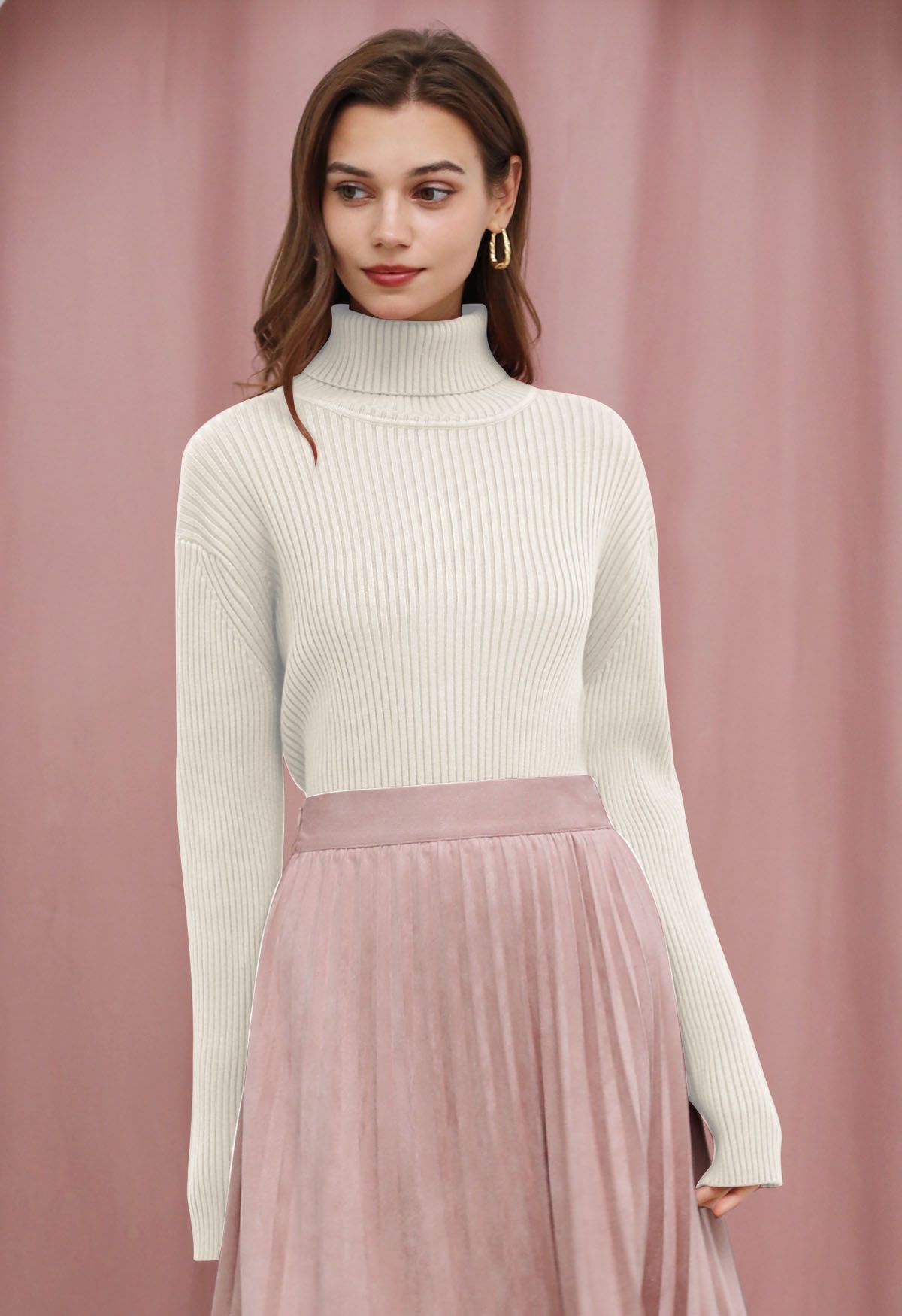 Versatile Turtleneck Ribbed Knit Sweater in Ivory