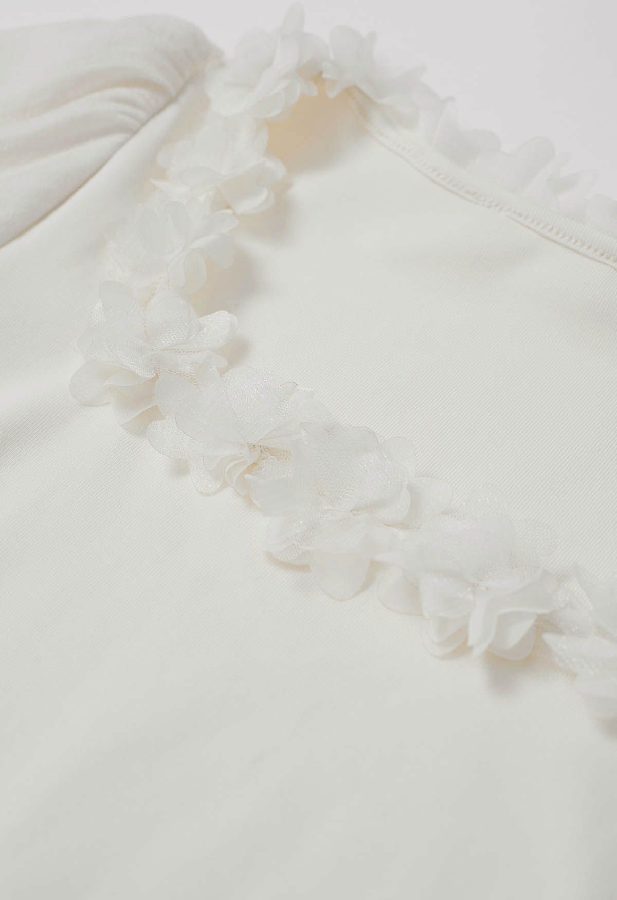 3D Flowers Neckline Bubble Sleeve Ruched Crop Top in White