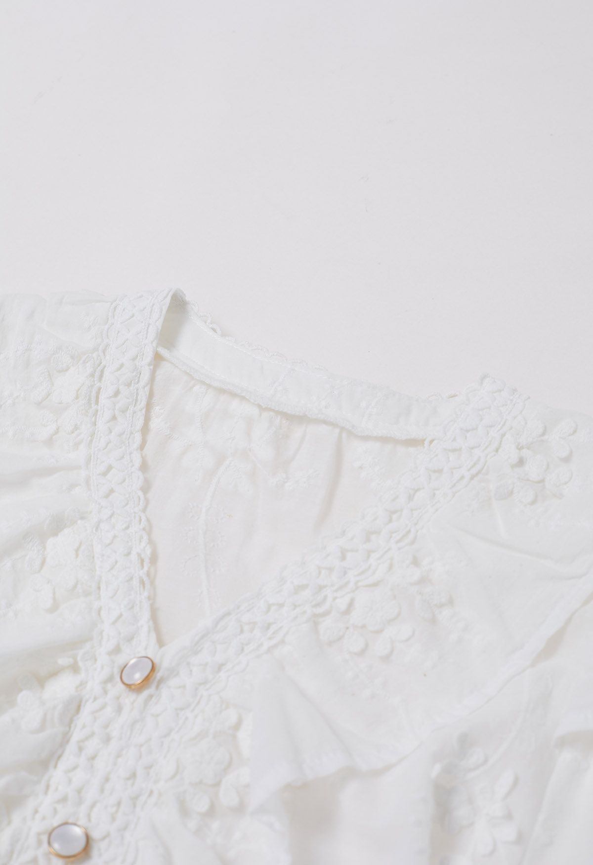 Floret Embroidery Ruffled Buttoned Top in White
