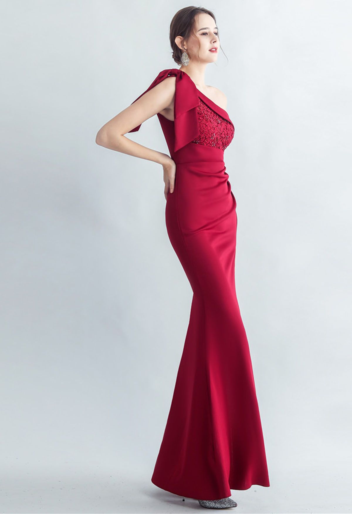 Bowknot One-Shoulder Embroidered Split Gown in Burgundy