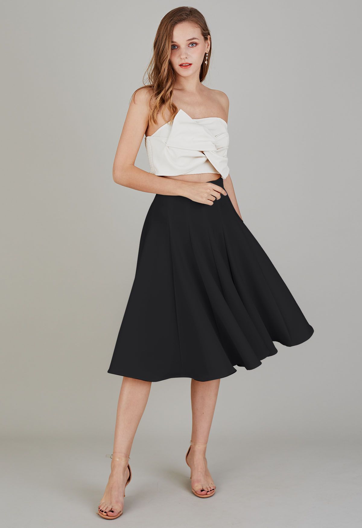 Graceful Flare Silhouette Skirt in Black