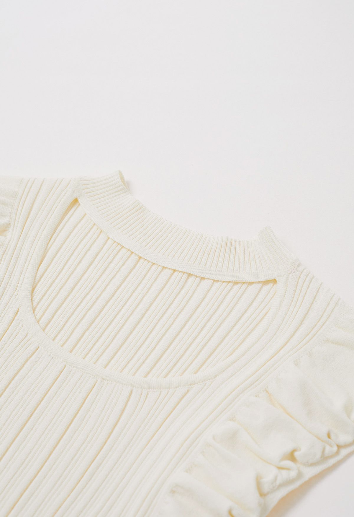 Choker Neck Ruched Cap Sleeves Knit Top in Cream