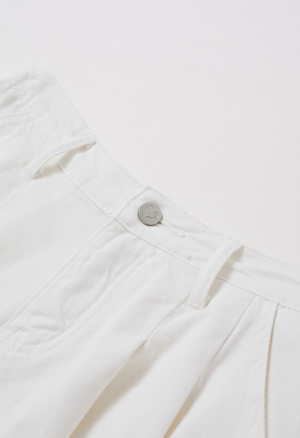 Summer Staple Pleated Belt Denim Shorts in White