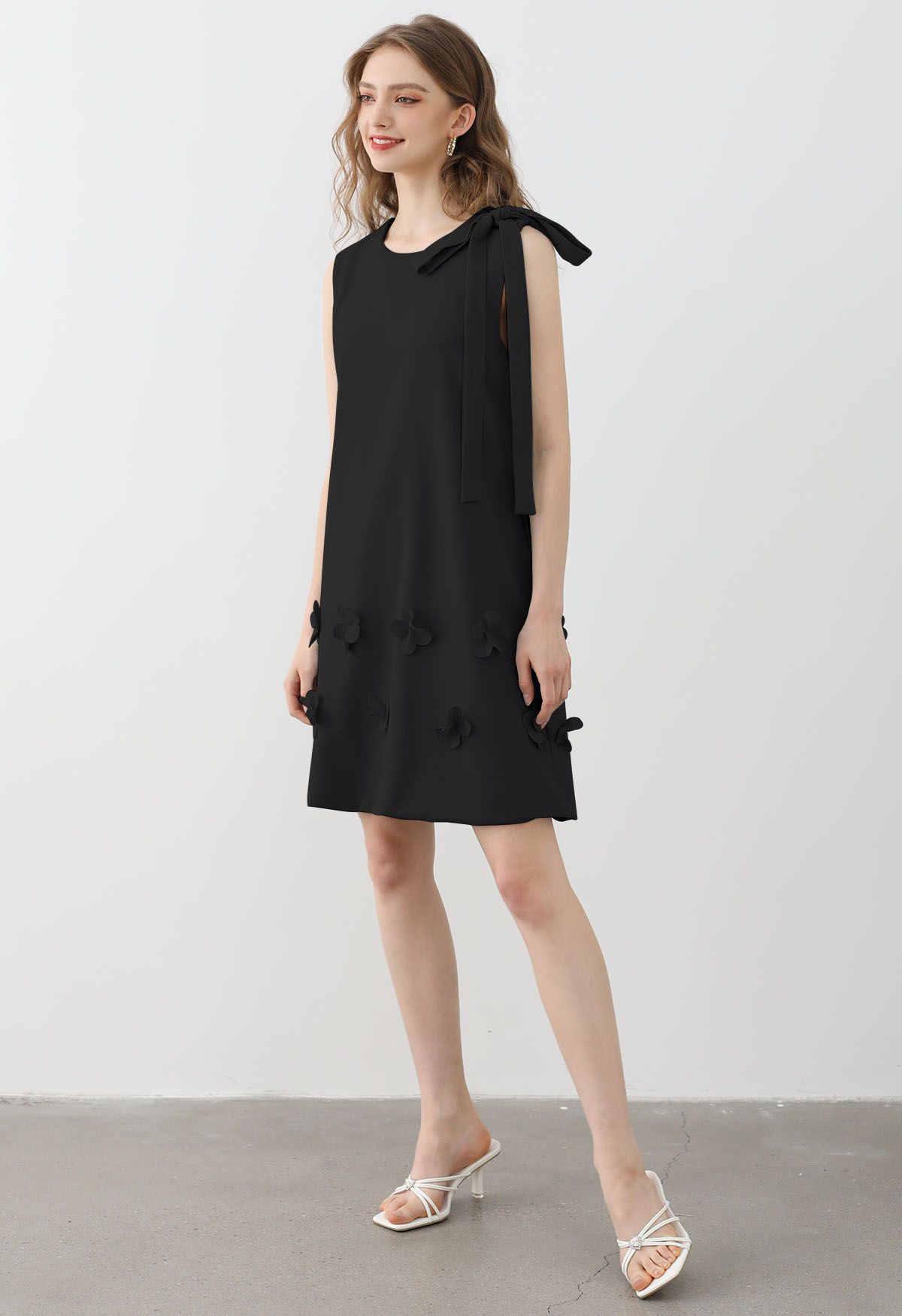 Flower Applique Bowknot Sleeveless Dress in Black