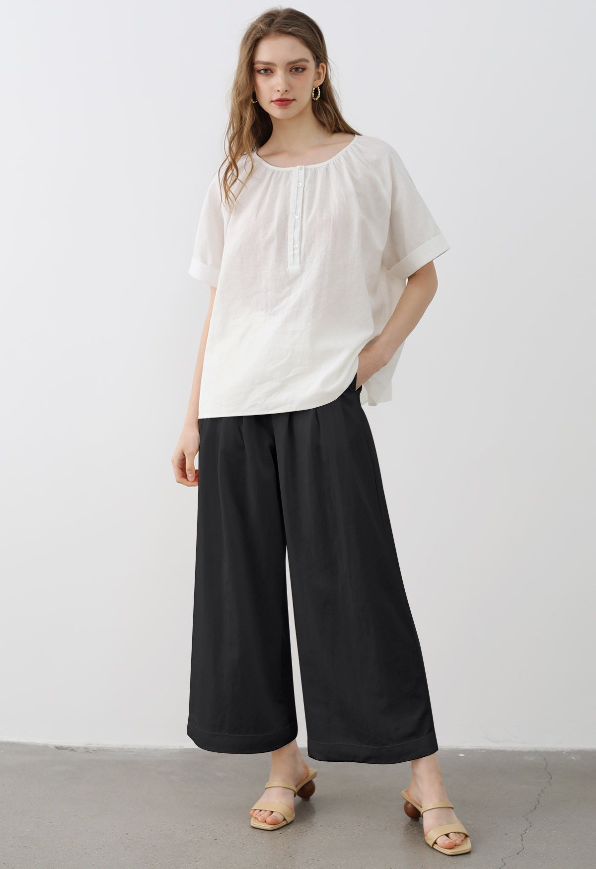 Wide Leg Roll-Hem Pleated Pants in Black