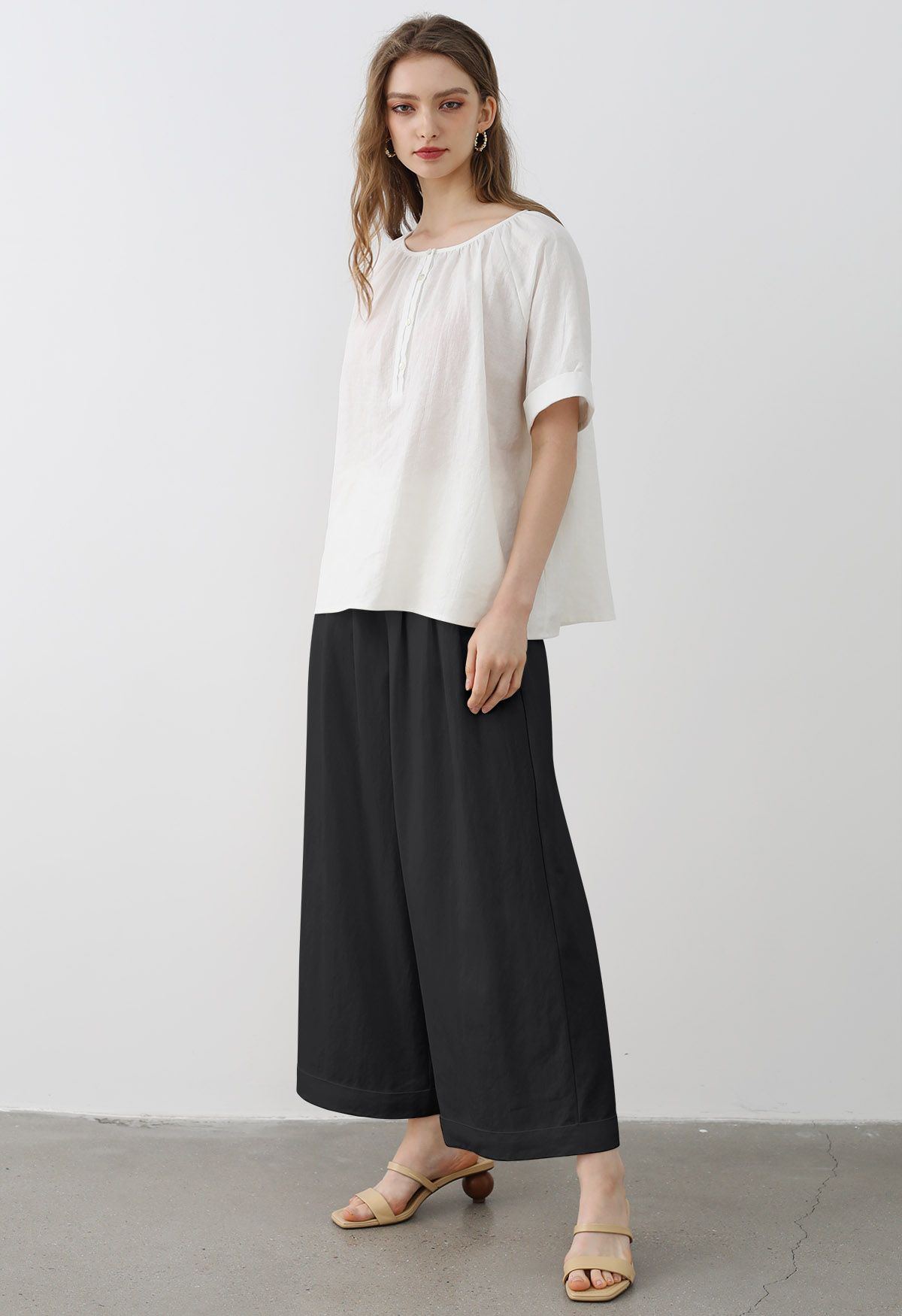 Wide Leg Roll-Hem Pleated Pants in Black