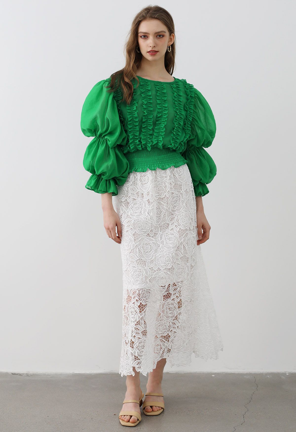 Bubble Sleeve Ruffle Trim Chiffon Spliced Crop Top in Green