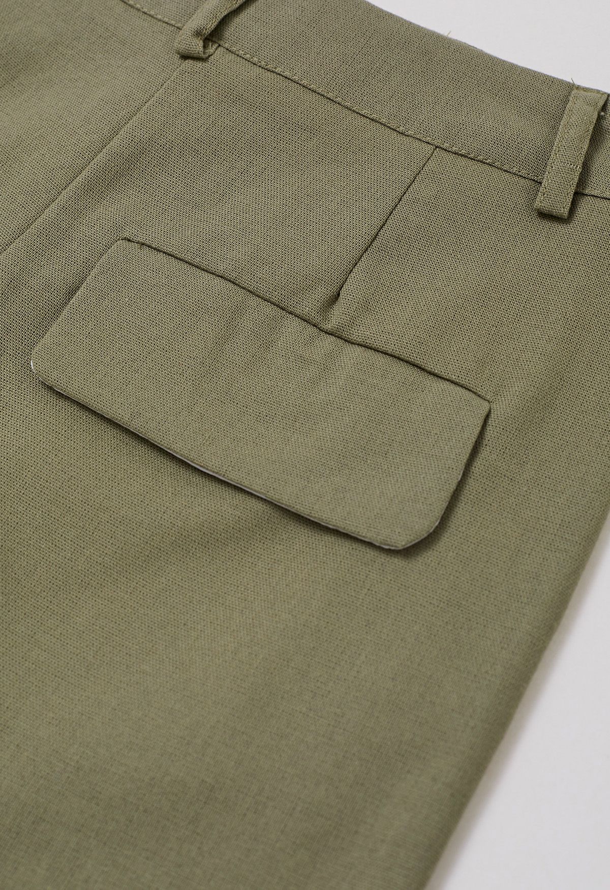 Side Pocket Pleated Linen-Blend Shorts in Moss Green