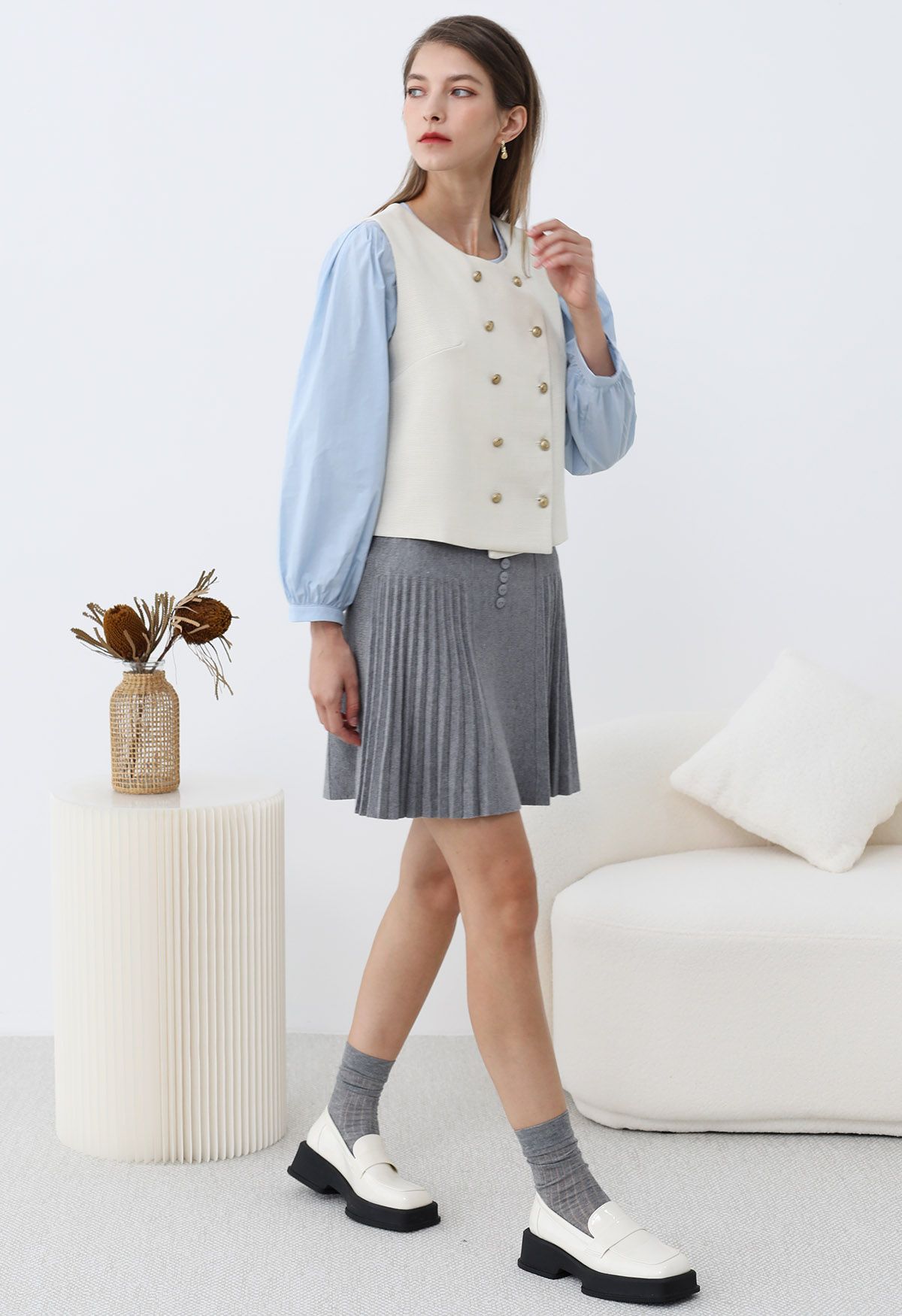 Refined Pleats Button Trim Knitted Mini Skirt in Grey