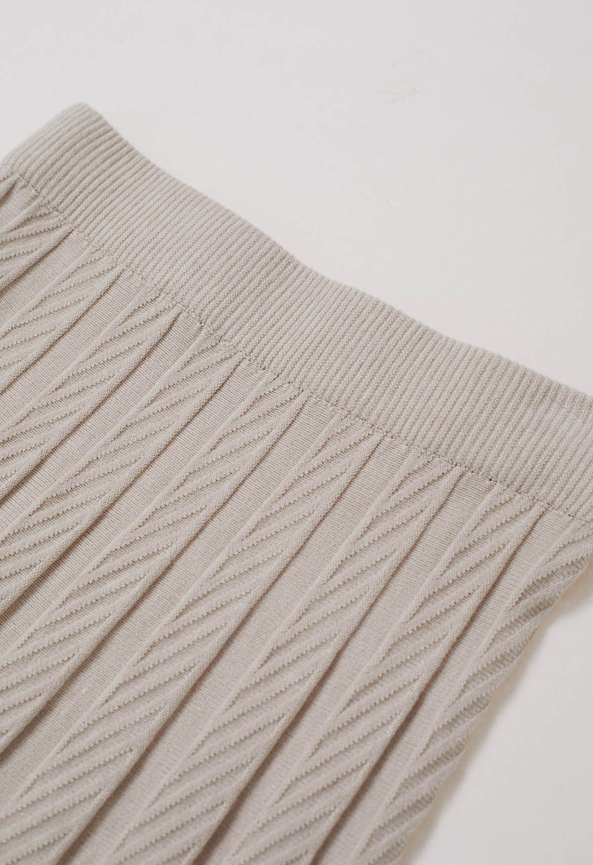 Diagonal Ribbed Pleated Knit Skirt in Linen