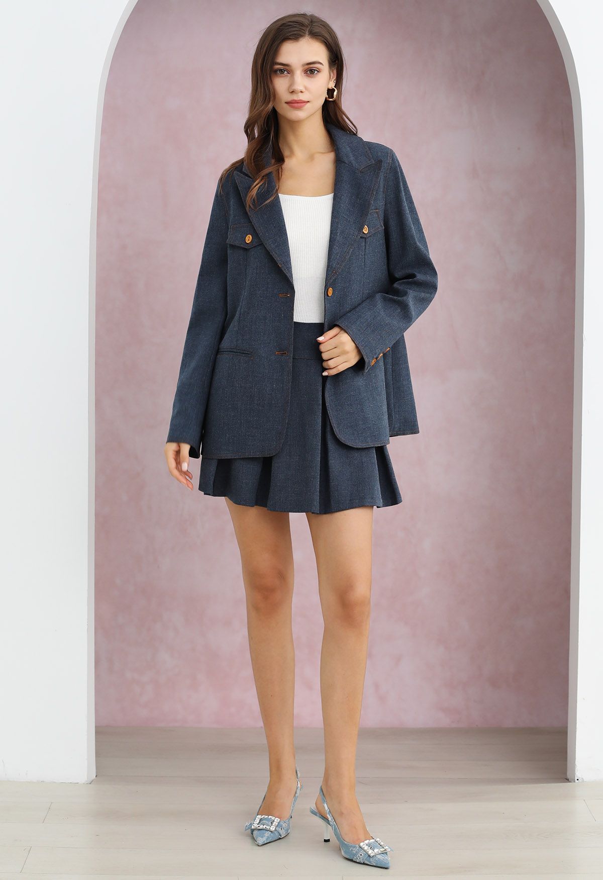 Decorative Pocket Peak Lapel Buttoned Blazer in Navy