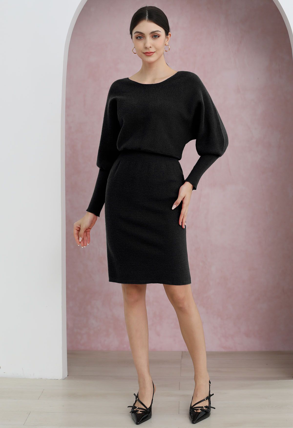 Batwing Sleeves Cinched Waist Knit Dress in Black