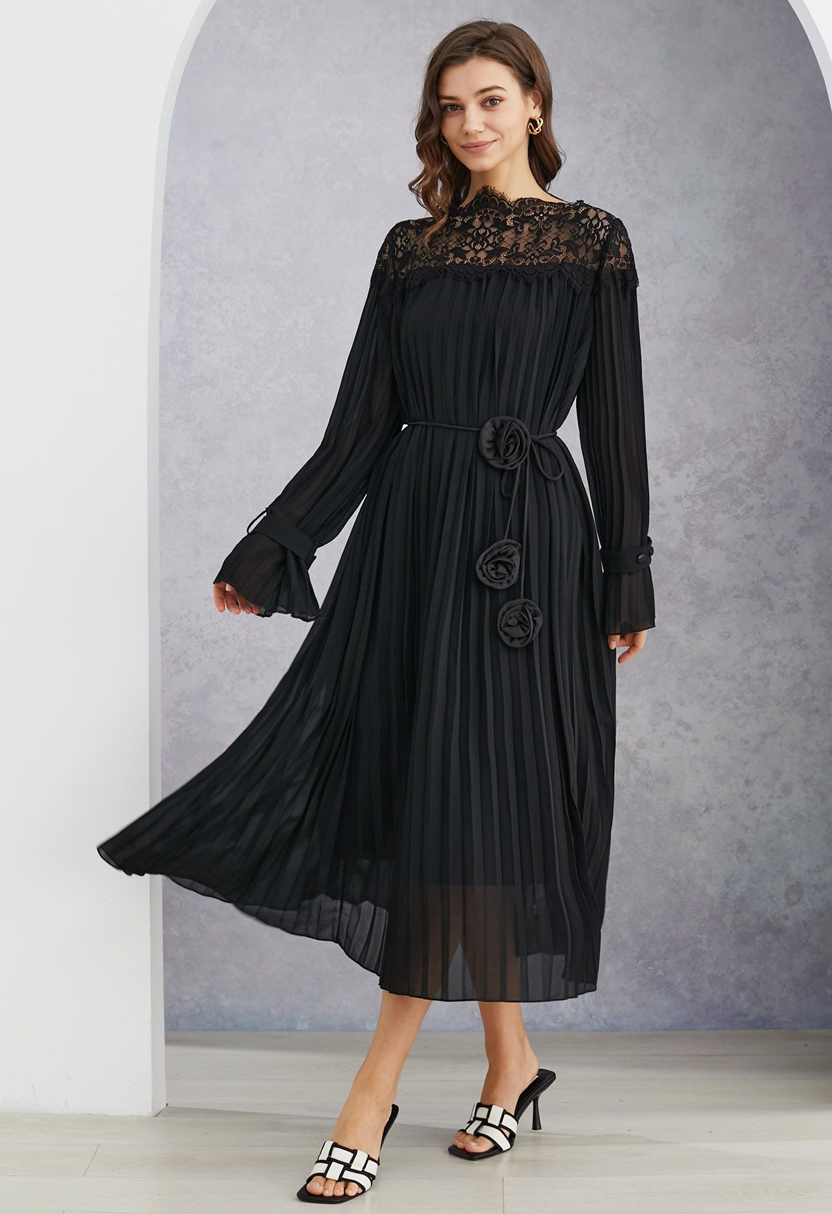 Rose String Lace Spliced Pleated Midi Dress in Black