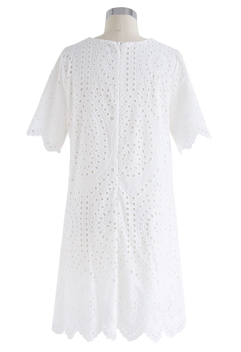 慢下來的白色刺繡小孔直筒連衣裙