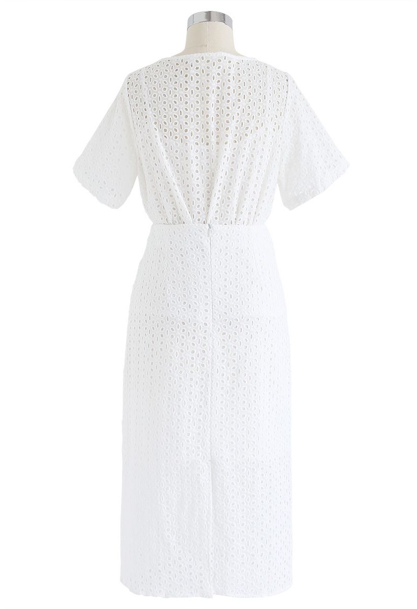 繁星之夜刺繡雞眼上衣和裙子設置在白色