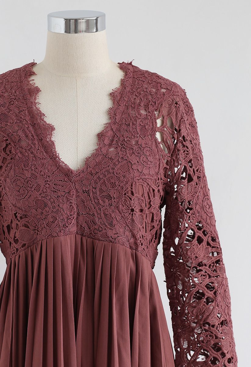 Lace Crochet V-Neck Pleated Dress