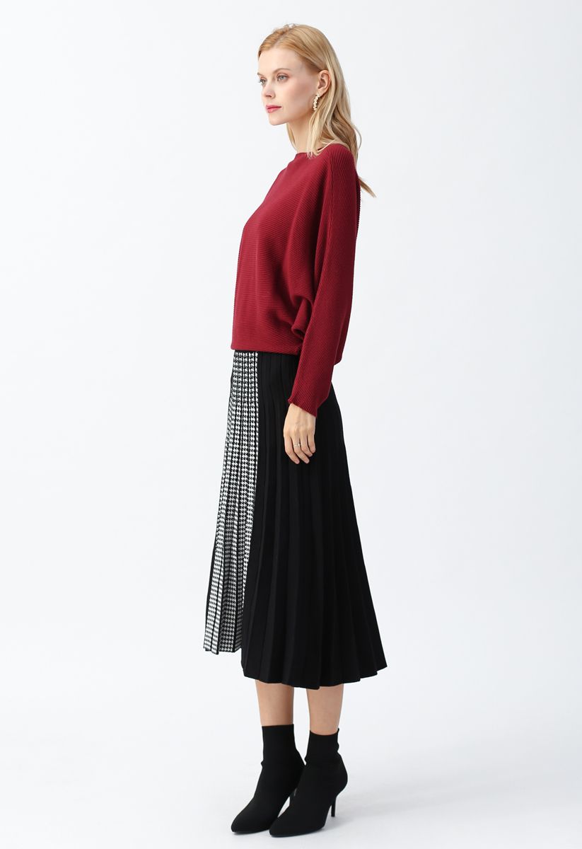 Boat Neck Batwing Sleeves Knit Top in Red